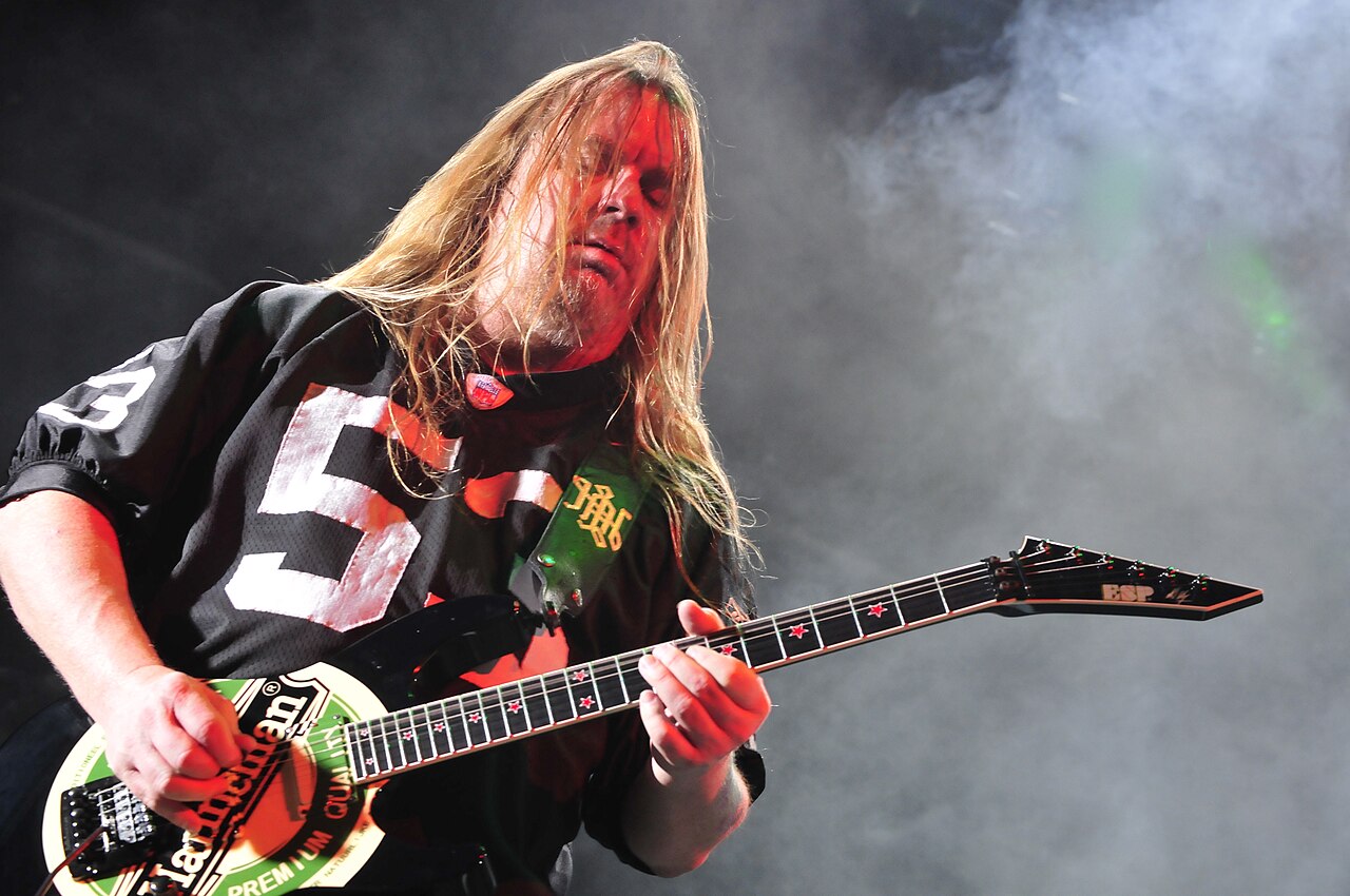 Jeff Hanneman je bil kitarist skupine Slayer 30 let, od leta 1981 do 2011. Skupaj s Kerryjem Kingom je bil glavni avtor glasbe in besedil.