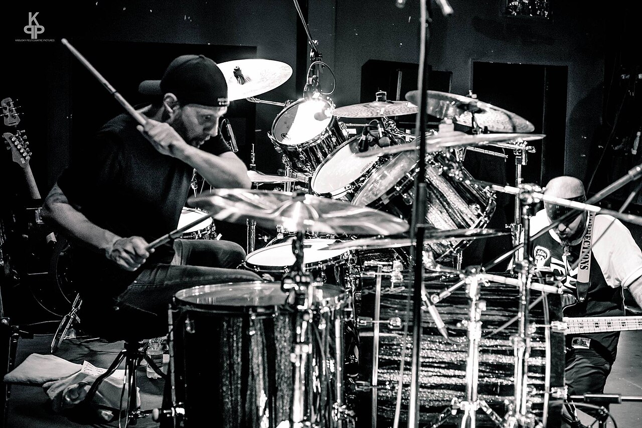 Prvotni bobnar skupine Slayer Dave Lombardo se je po devetletnem premoru leta 2001 vrnil v bend ter igral na albumih Christ Illusion (2006) in World Painted Blood (2009), preden je leta 2013 znova odšel.