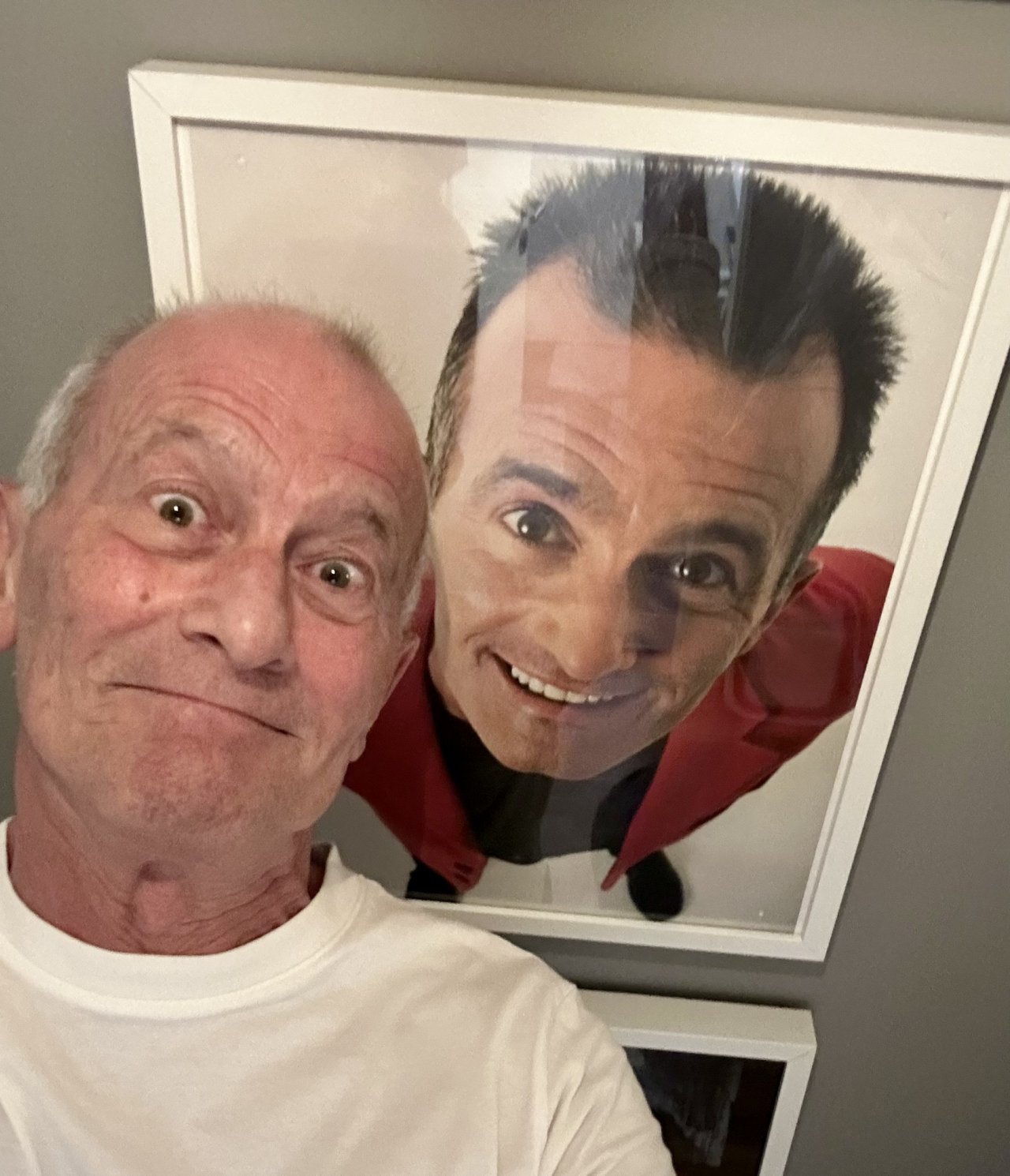 Ray Cokes, VJ, je bil velik zvezdnik v začetku devetdesetih z MTV Most Wanted. Danes jih šteje 67 in lani oktobra se je na FB tako poslovil od MTV.