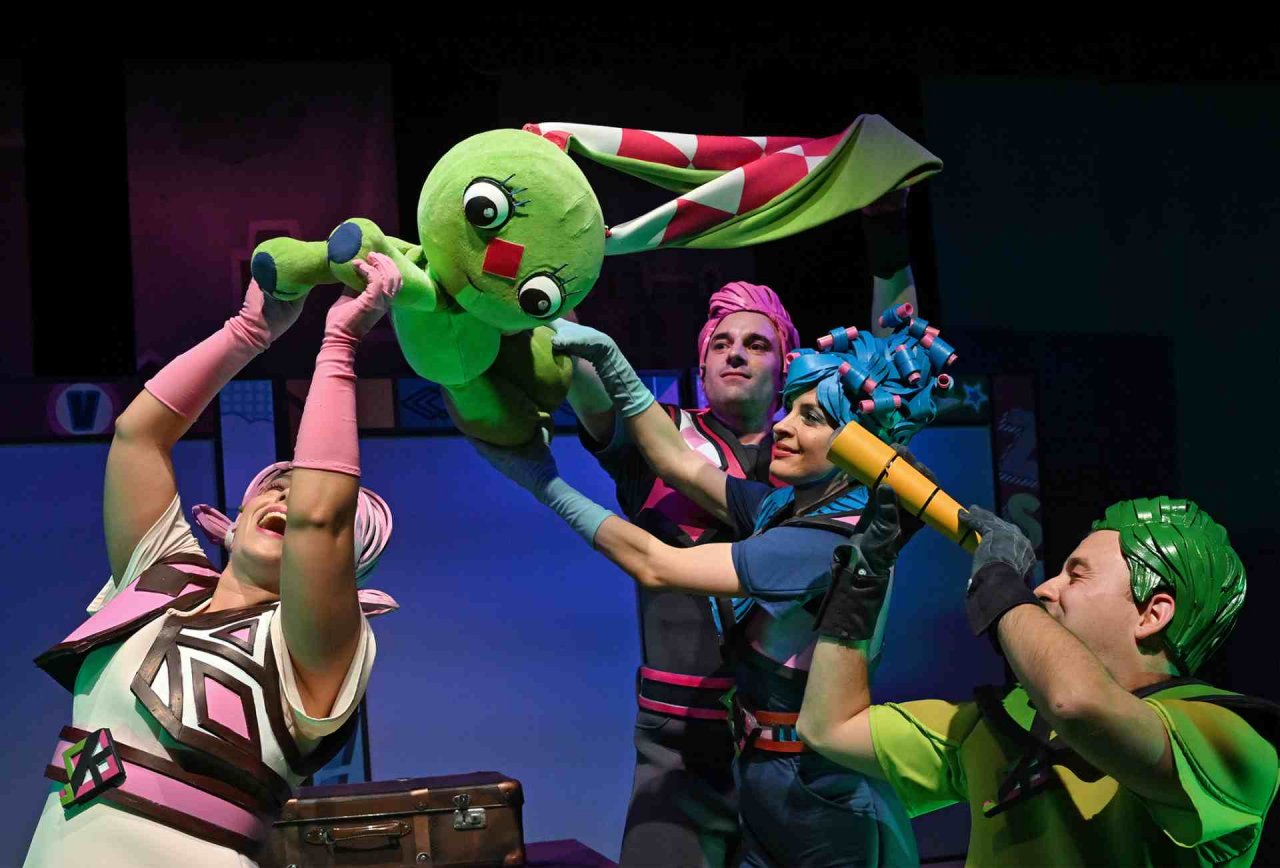 Popularnost Zajca pri naših vzhodnih sosedih je v zadnjih letih spet narasla. Od lani je Kockasfulu Nyul tudi lutkovna predstava.