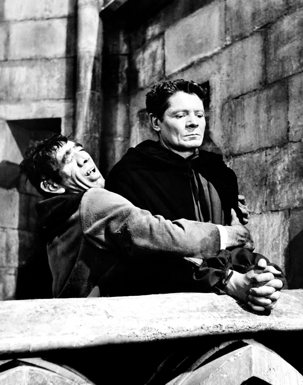 Kot grbavec iz Notre Dame v francoski produkciji iz 1956.