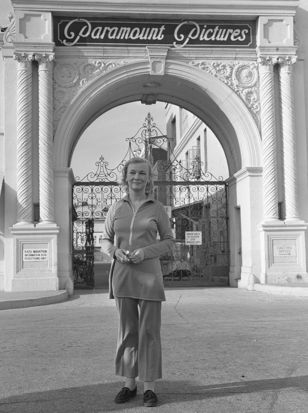 Veronica Lake pred vhodom v Paramount Pictures leta 1971, dve leti pred njeno smrtjo.