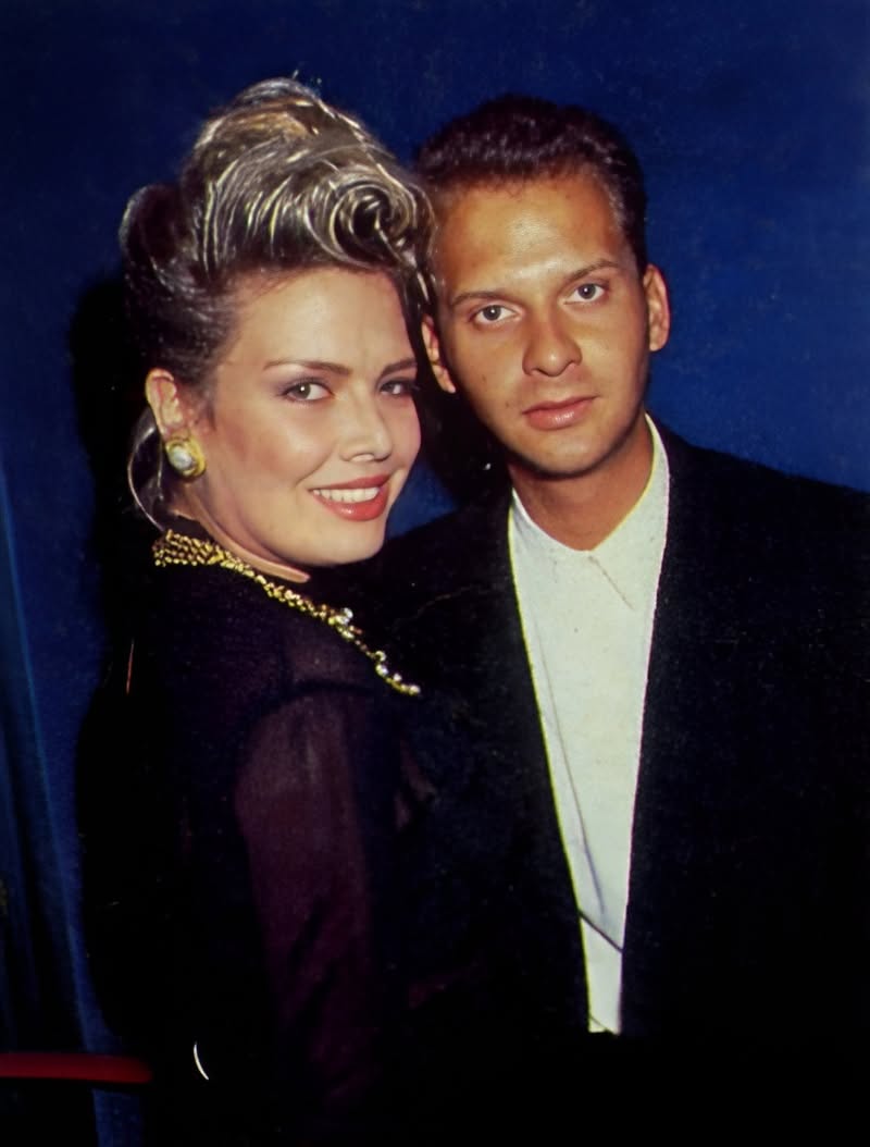 Calvin Hayes je umrl v četrtek, 9. julija, potem ko se je nenadoma zgrudil na svojem domu, star je bil 63 let. Konec 80-ih je bil v zvezi s Kim Wilde, ki je tudi prispevala vokale na njihovem prvencu.
