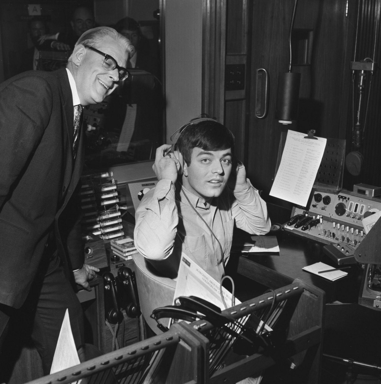 Radio, ki se je rodil zaradi piratov Radio, ki se je rodil zaradi piratov